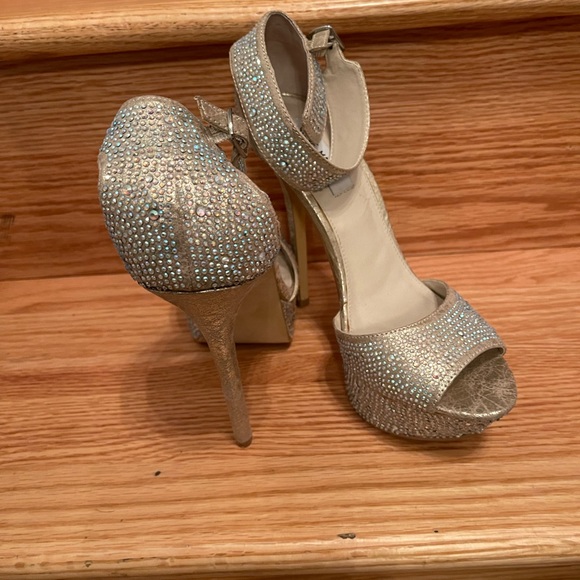 🌸 Steve Madden Pre Loved Carrie Beaded Heels w/ Ankle Strap Platforms Size 8.5 - Picture 10 of 15